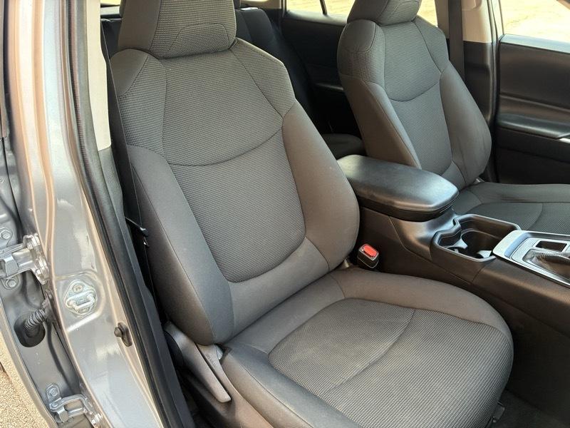 Toyota RAV4 LE 2021