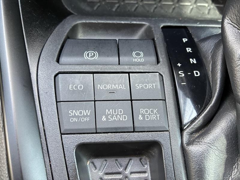 Toyota RAV4 LE 2021