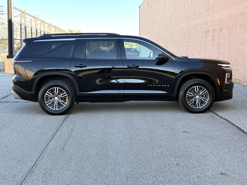Chevrolet Traverse LT 4D SUV AWD 2024