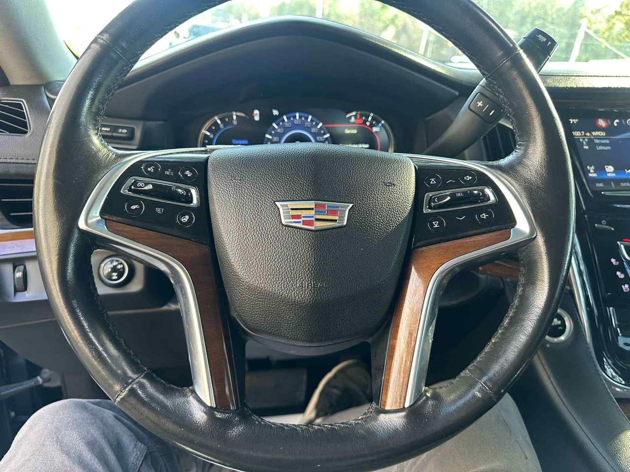 Cadillac Escalade Luxury 4WD 2016