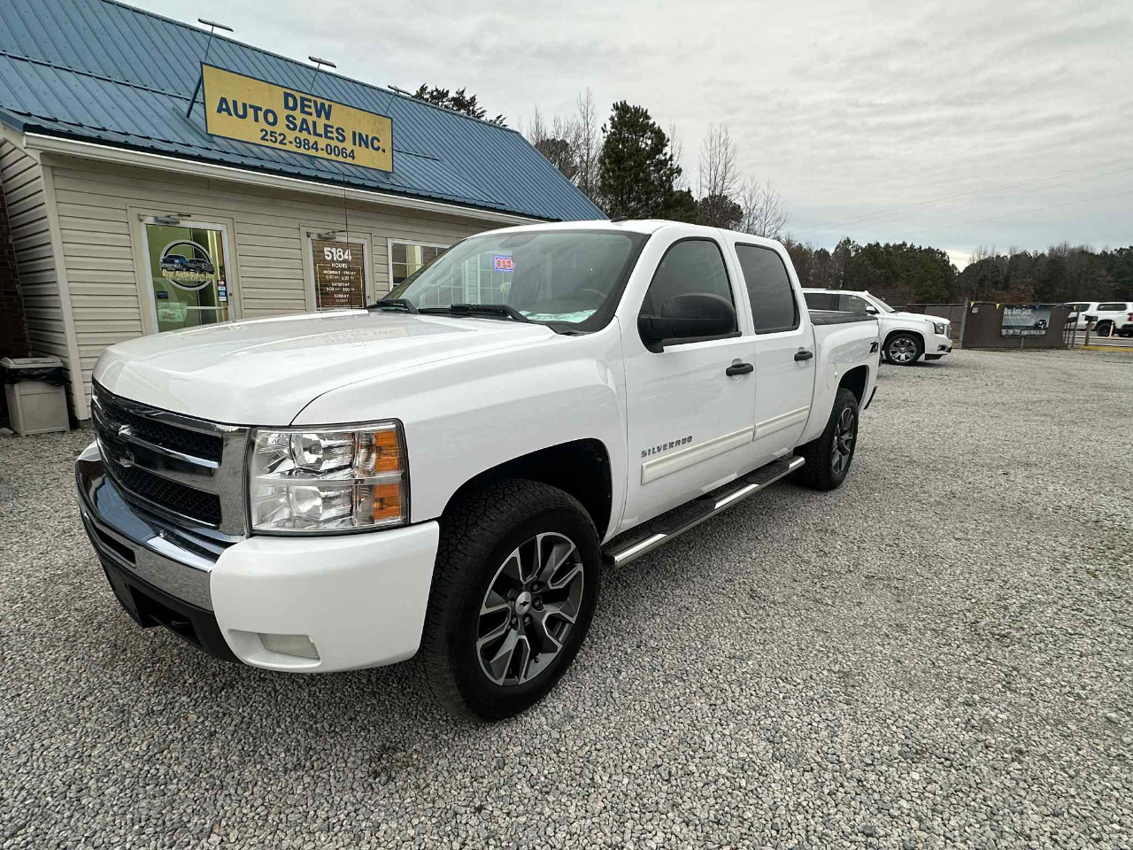 Chevrolet Silverado 1500 LT Crew Cab 4WD 2011