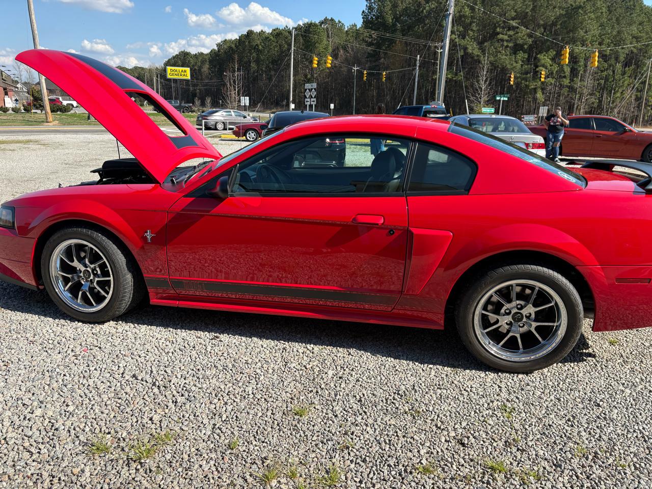 Ford Mustang GT Deluxe Coupe 2003