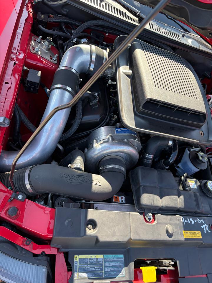 Ford Mustang GT Deluxe Coupe 2003