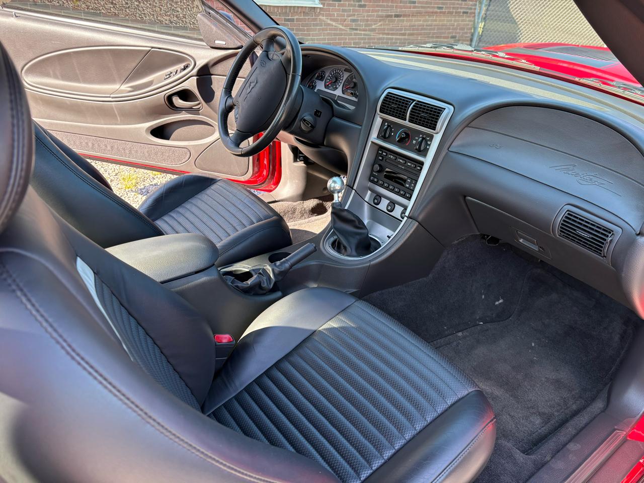 Ford Mustang GT Deluxe Coupe 2003