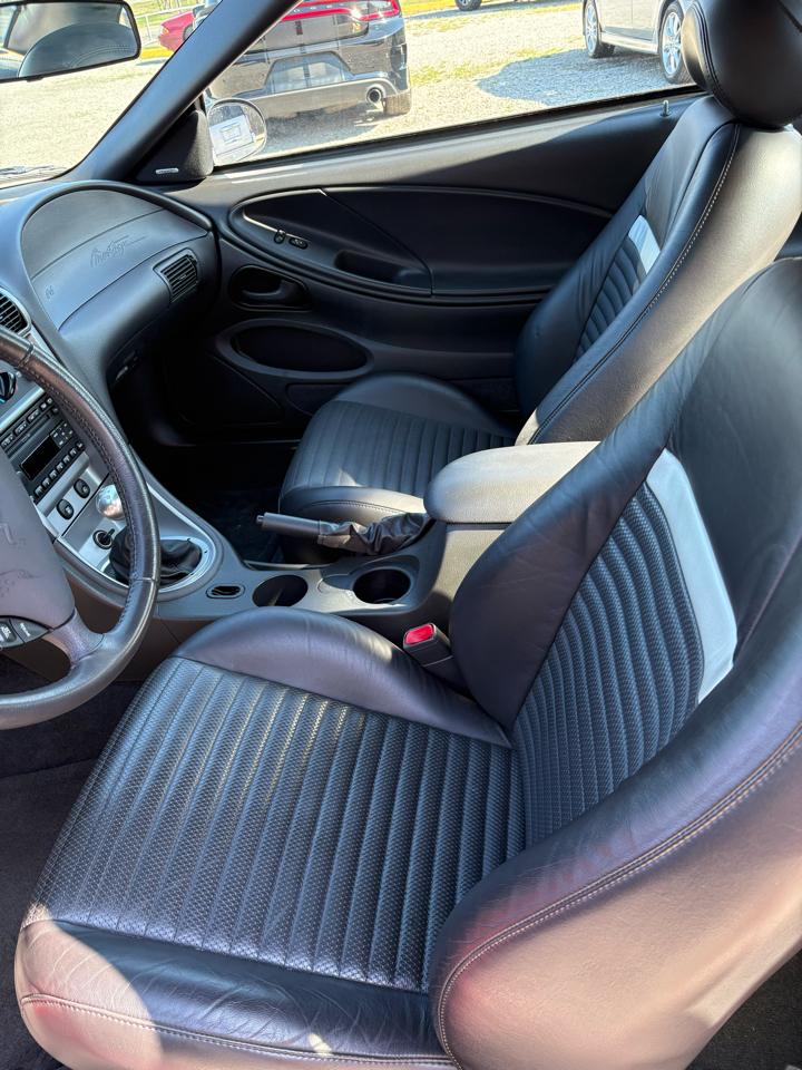 Ford Mustang GT Deluxe Coupe 2003