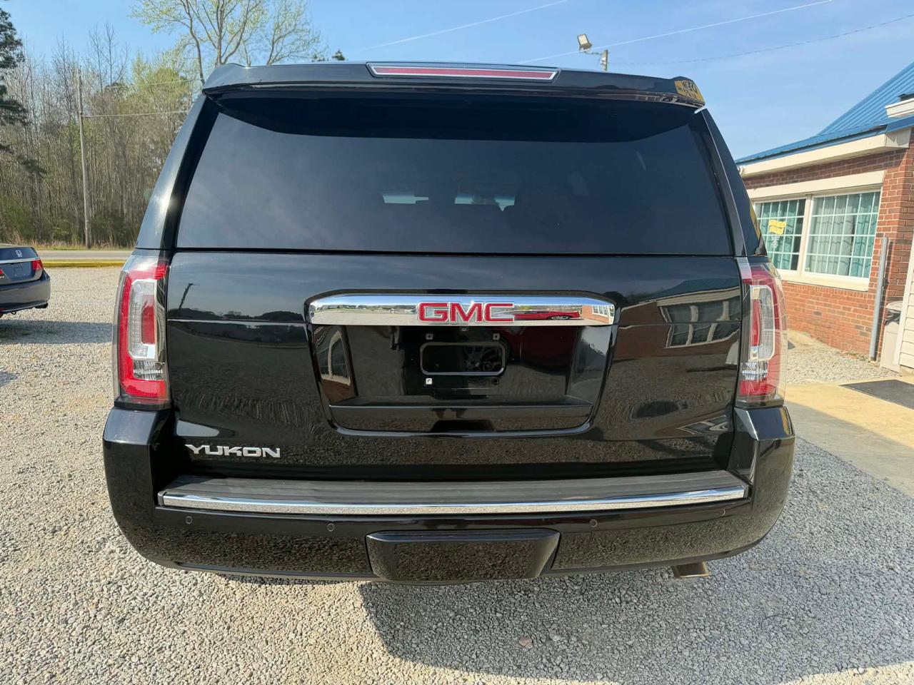 GMC Yukon Denali 4WD 2017