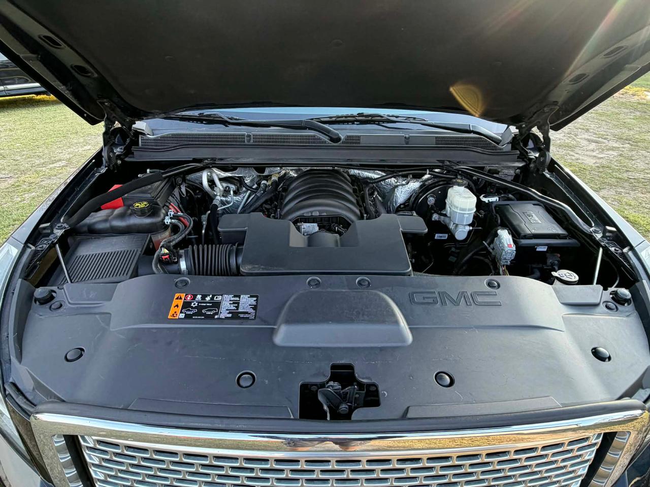 GMC Yukon Denali 4WD 2017