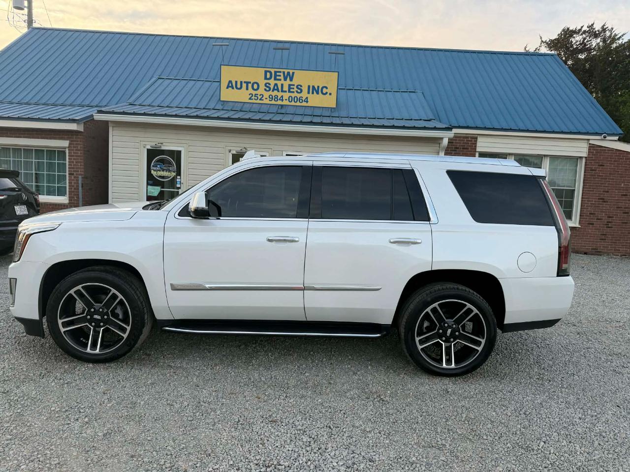 Cadillac Escalade Luxury 4WD 2016