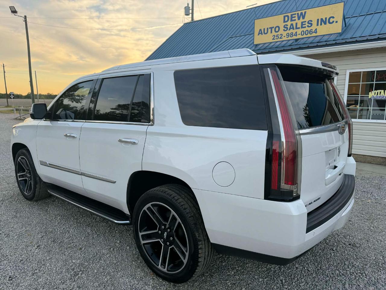 Cadillac Escalade Luxury 4WD 2016