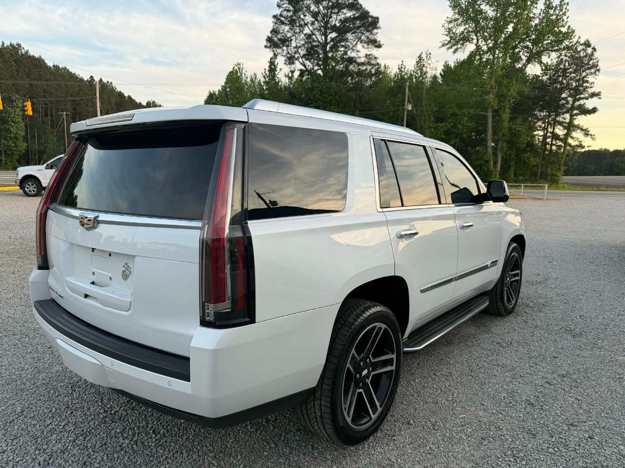 Cadillac Escalade Luxury 4WD 2016