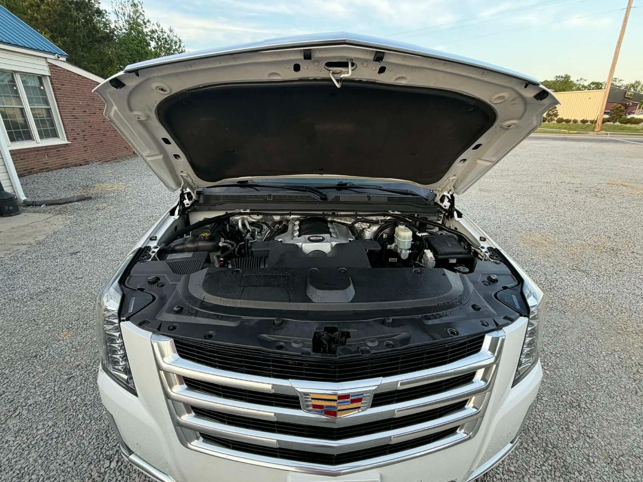 Cadillac Escalade Luxury 4WD 2016