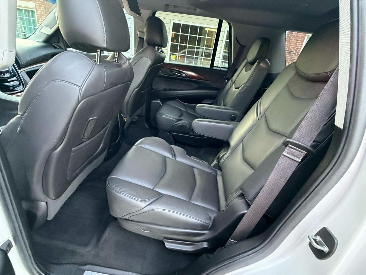 Cadillac Escalade Luxury 4WD 2016