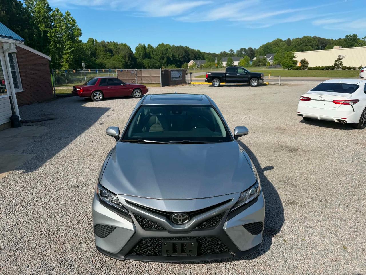 2019 Toyota Camry SE - Photo 5
