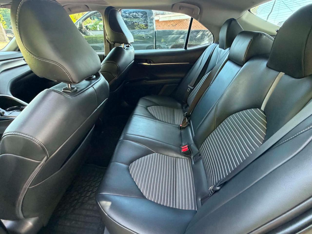 2019 Toyota Camry SE - Photo 9