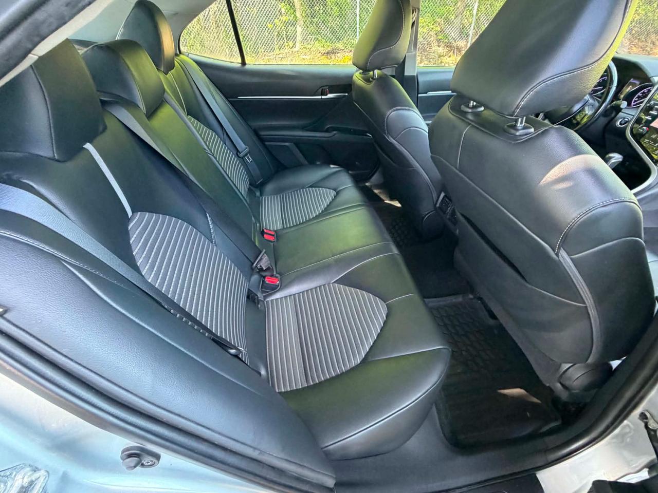 2019 Toyota Camry SE - Photo 10