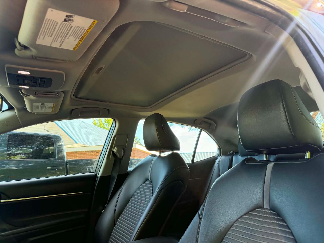2019 Toyota Camry SE - Photo 11