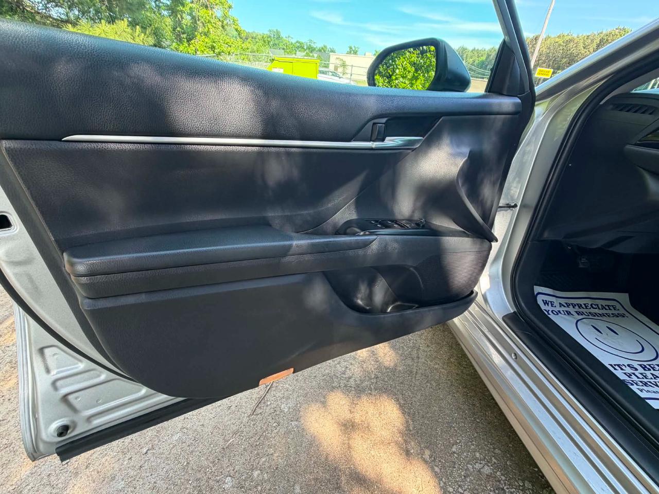 2019 Toyota Camry SE - Photo 15