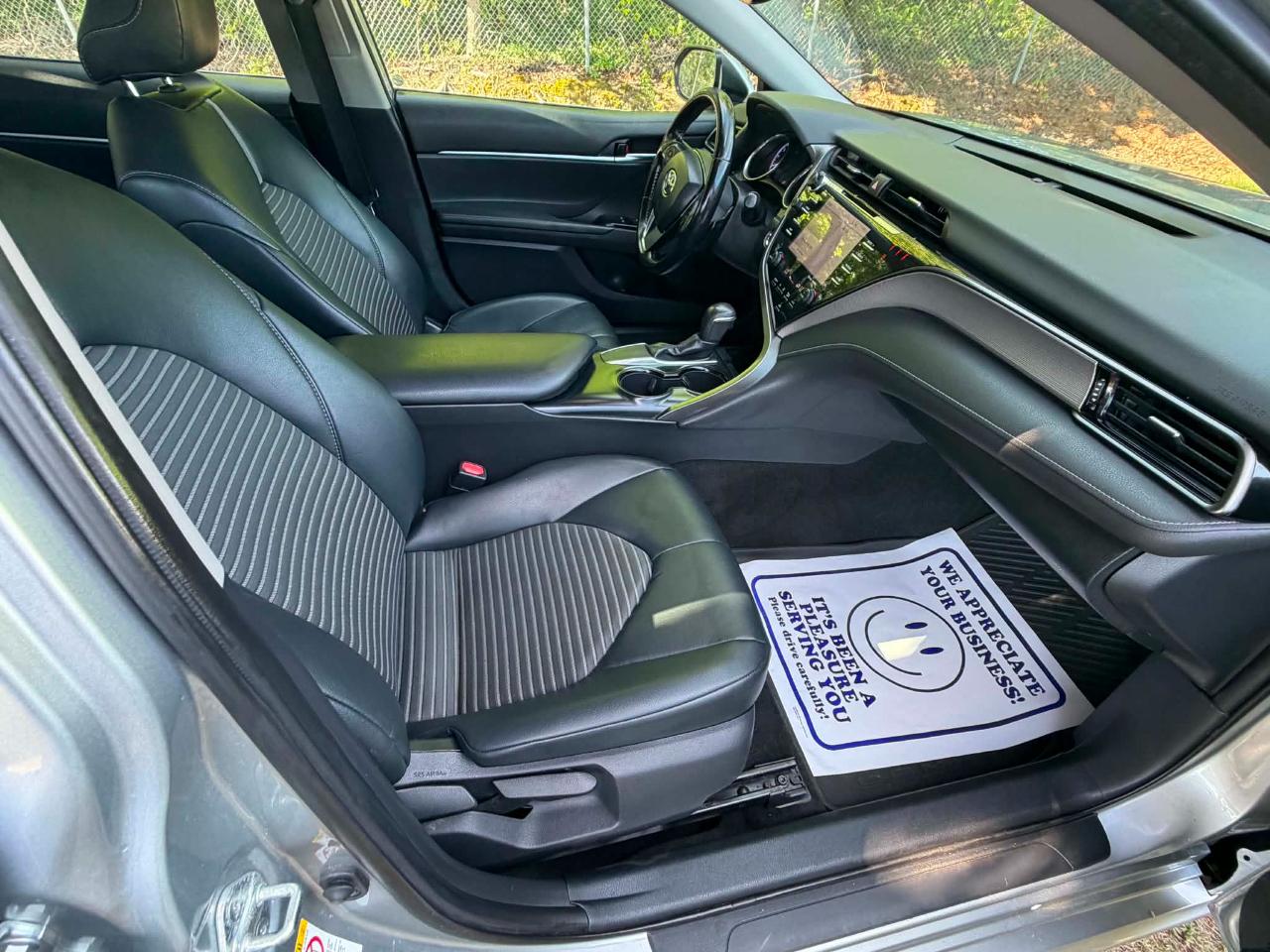 2019 Toyota Camry SE - Photo 16
