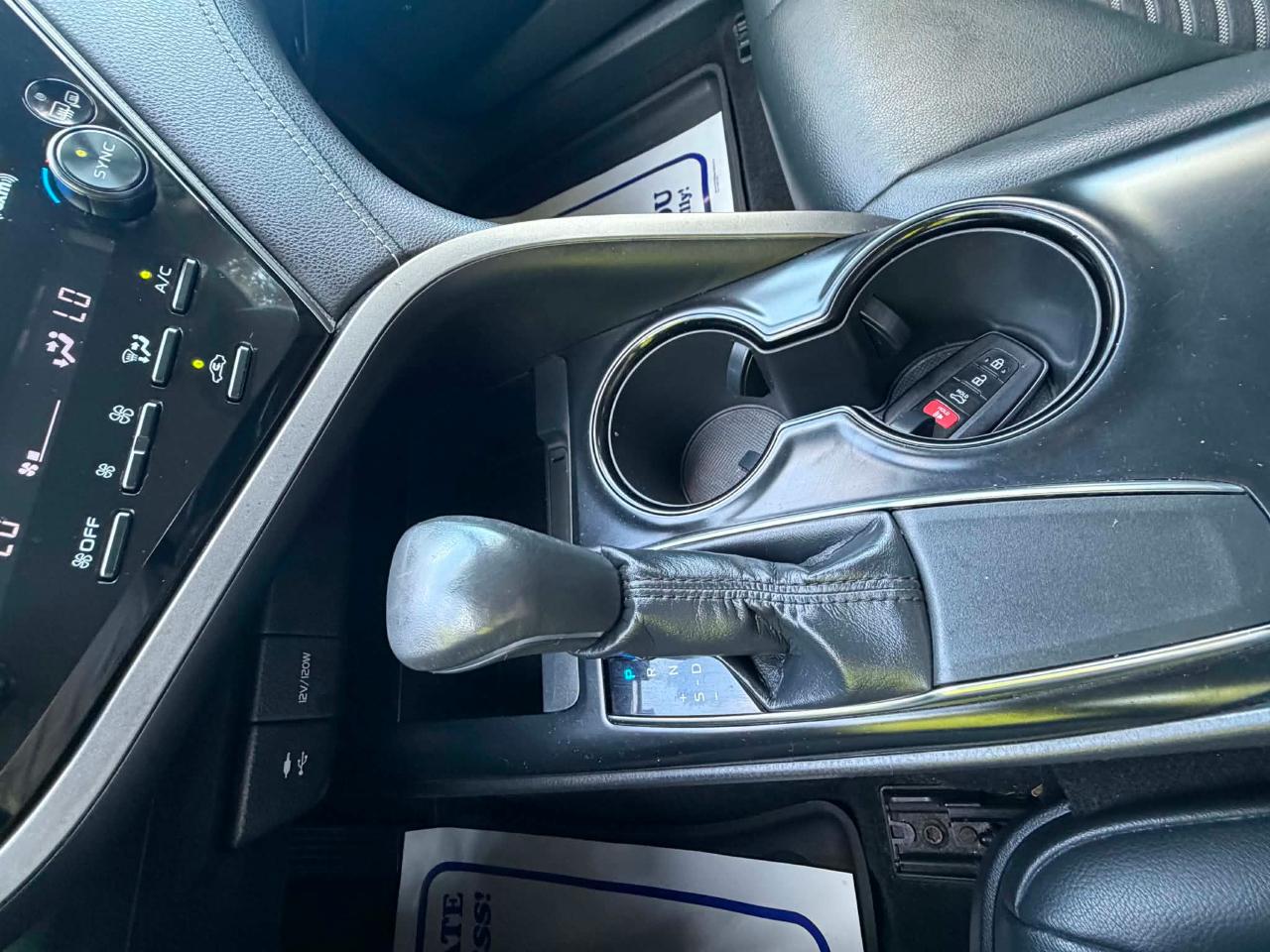 2019 Toyota Camry SE - Photo 18