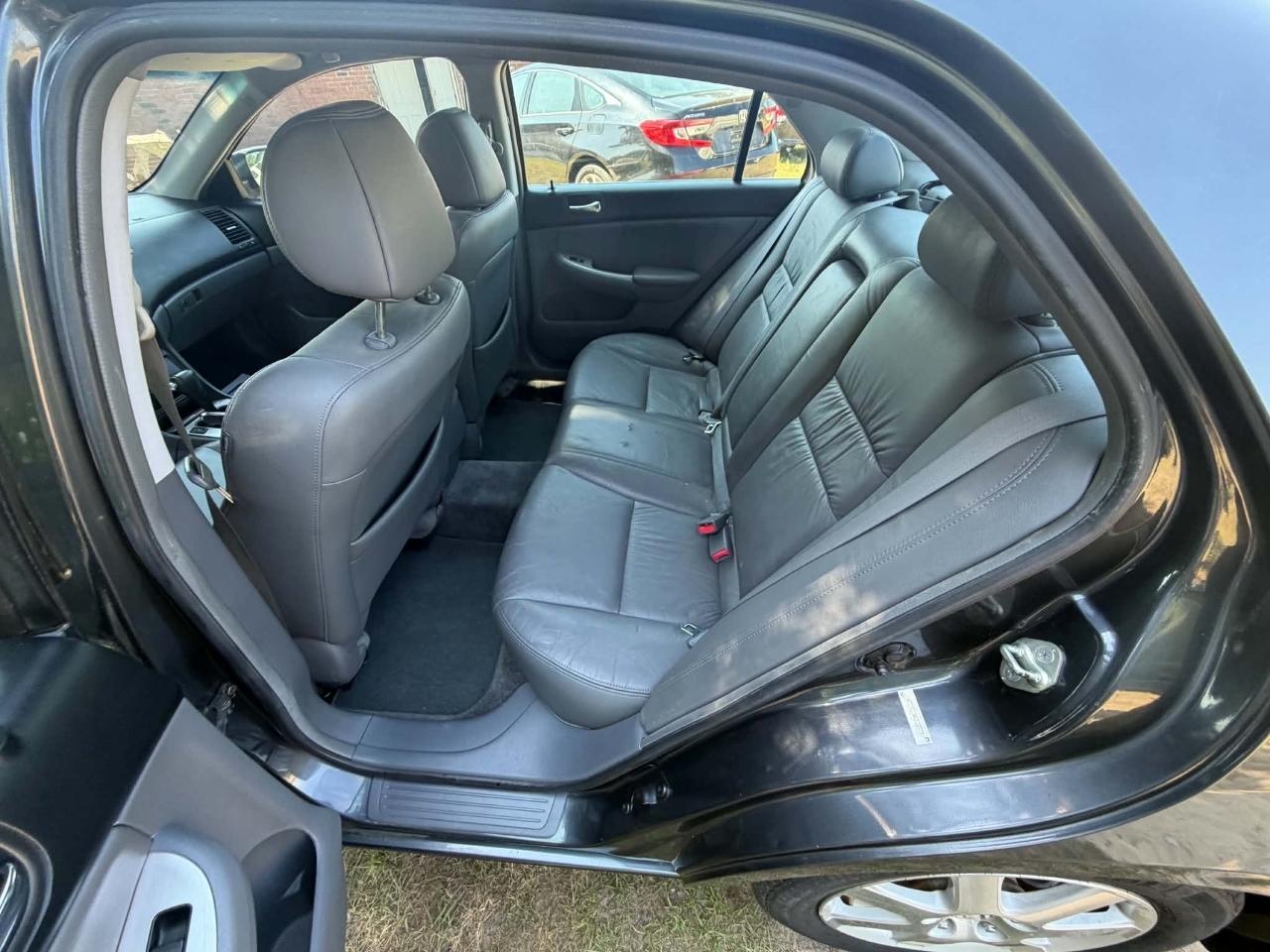 Honda Accord EX V-6 Sedan AT with Navigation System and XM Radi 2005