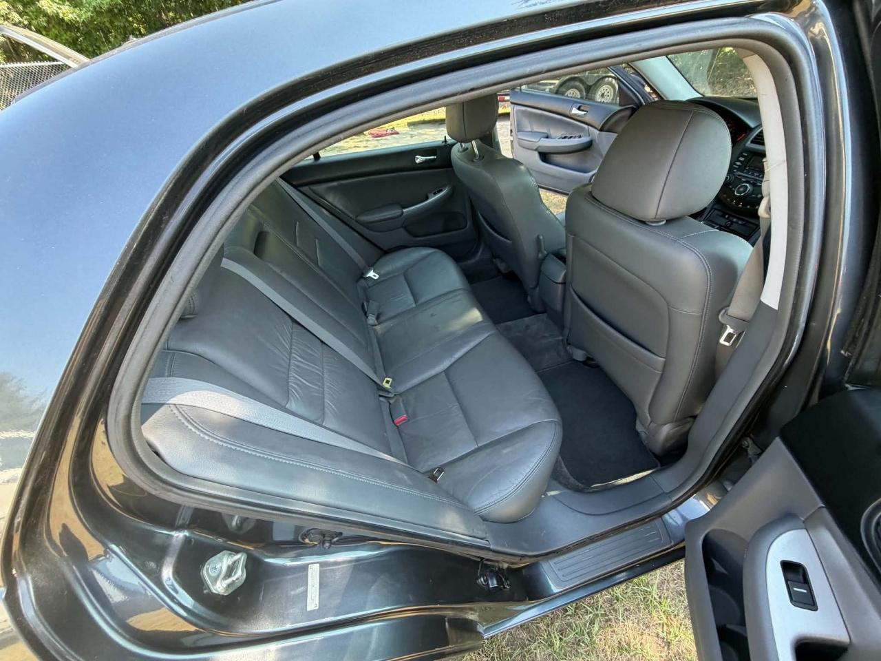 Honda Accord EX V-6 Sedan AT with Navigation System and XM Radi 2005