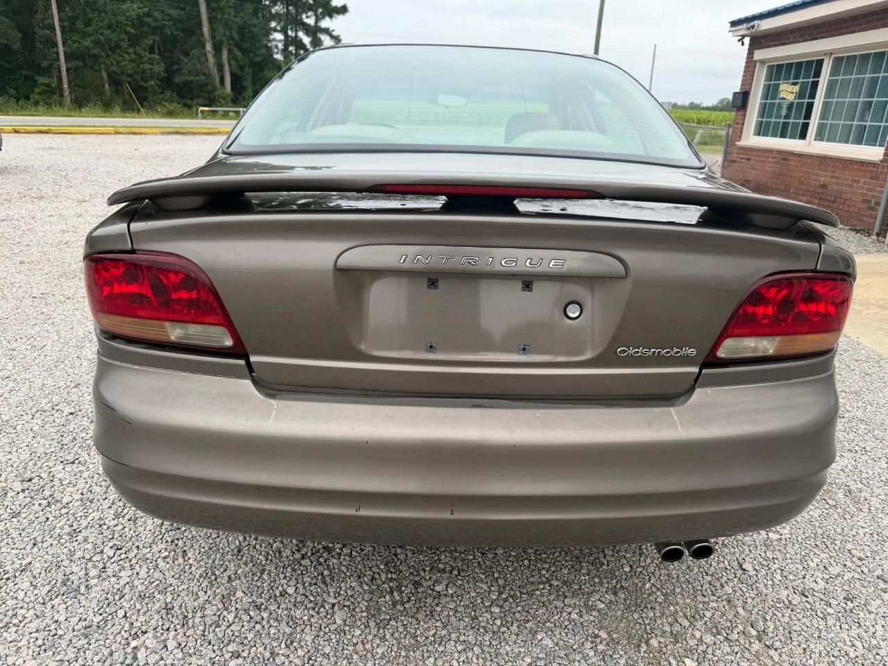 Oldsmobile Intrigue GL Sedan 2002