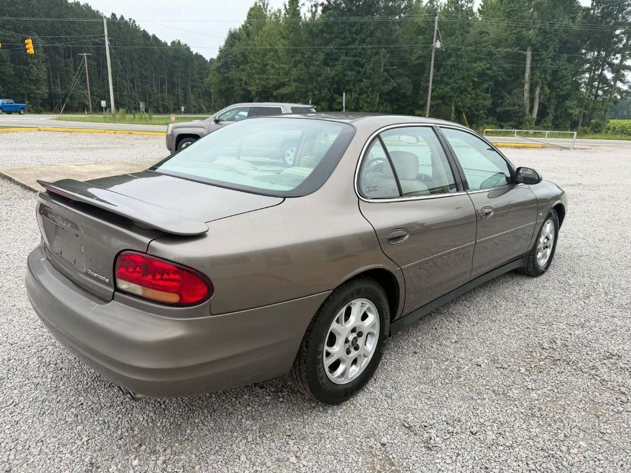 Oldsmobile Intrigue GL Sedan 2002