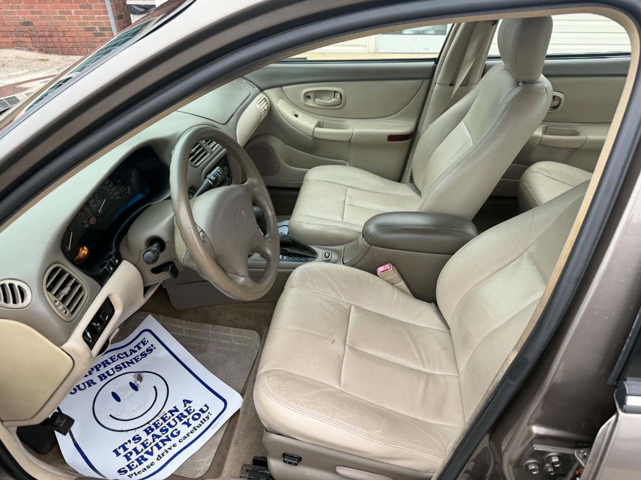 Oldsmobile Intrigue GL Sedan 2002