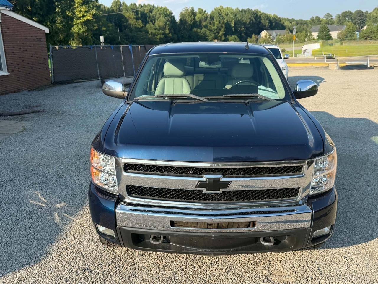 Chevrolet Silverado 1500 LT Crew Cab 4WD 2011