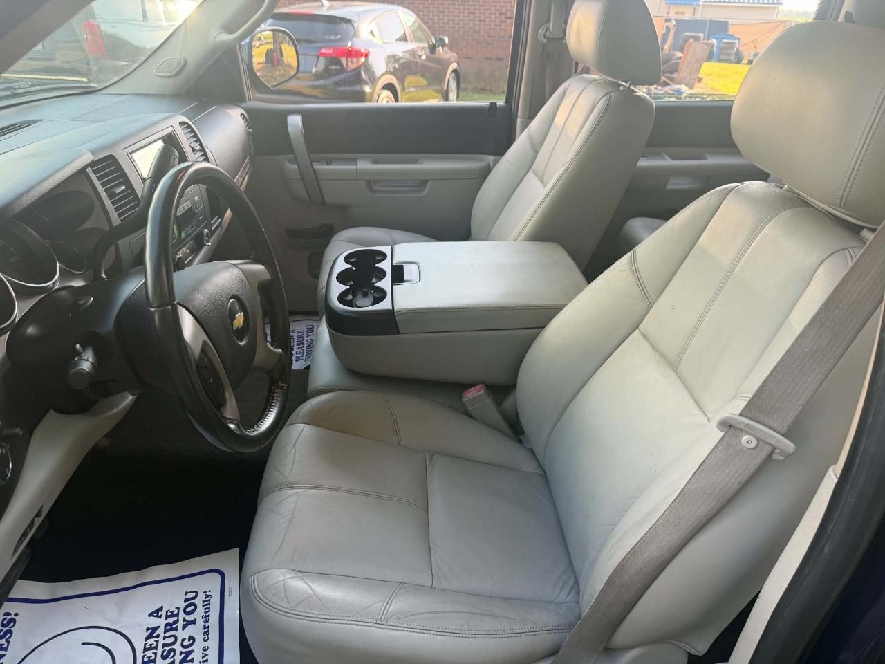 Chevrolet Silverado 1500 LT Crew Cab 4WD 2011