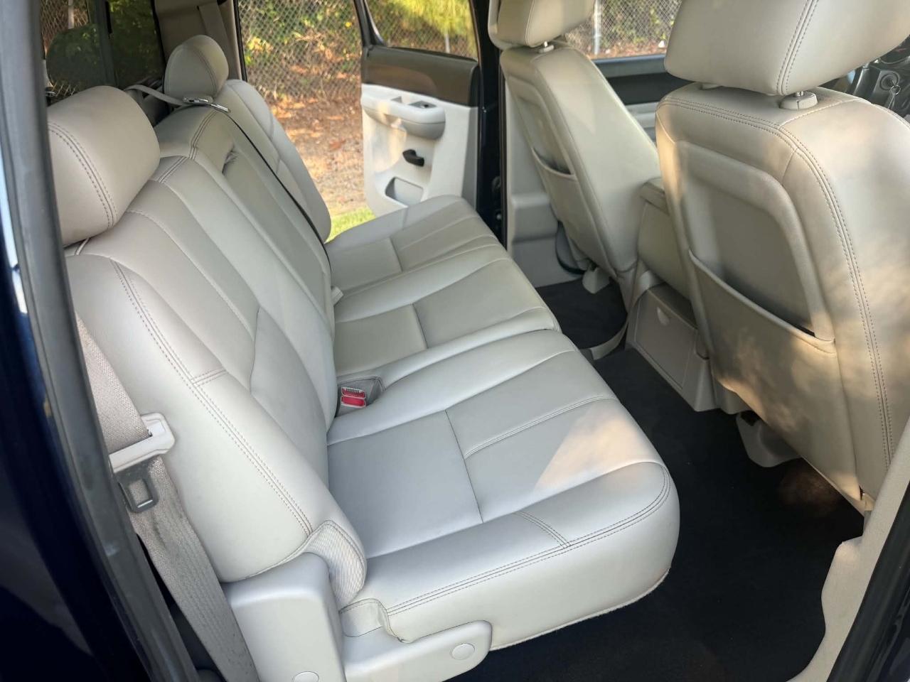 Chevrolet Silverado 1500 LT Crew Cab 4WD 2011