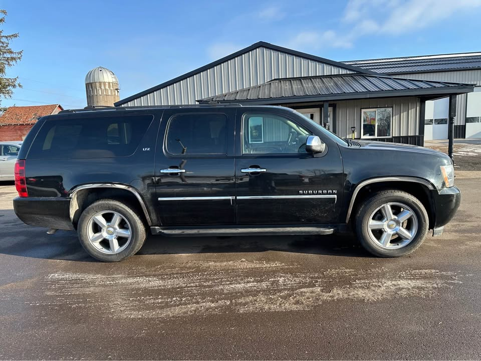 Chevrolet Suburban 4WD 4dr LTZ 2014