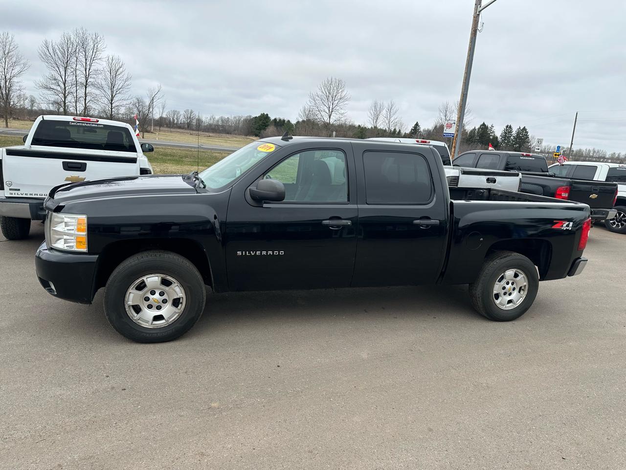 Chevrolet Silverado 1500 4WD Crew Cab 143.5" LT 2011