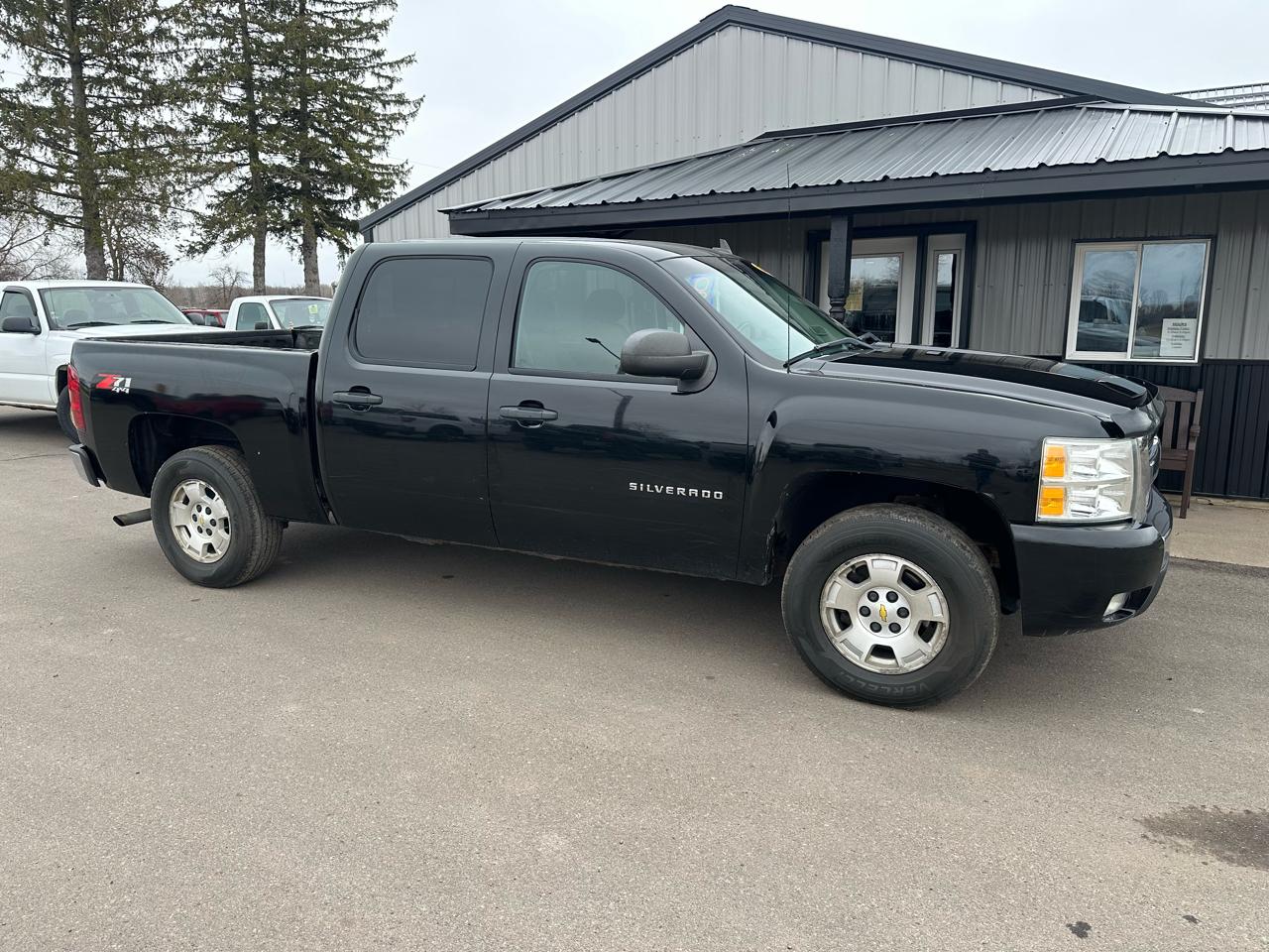 Chevrolet Silverado 1500 4WD Crew Cab 143.5" LT 2011