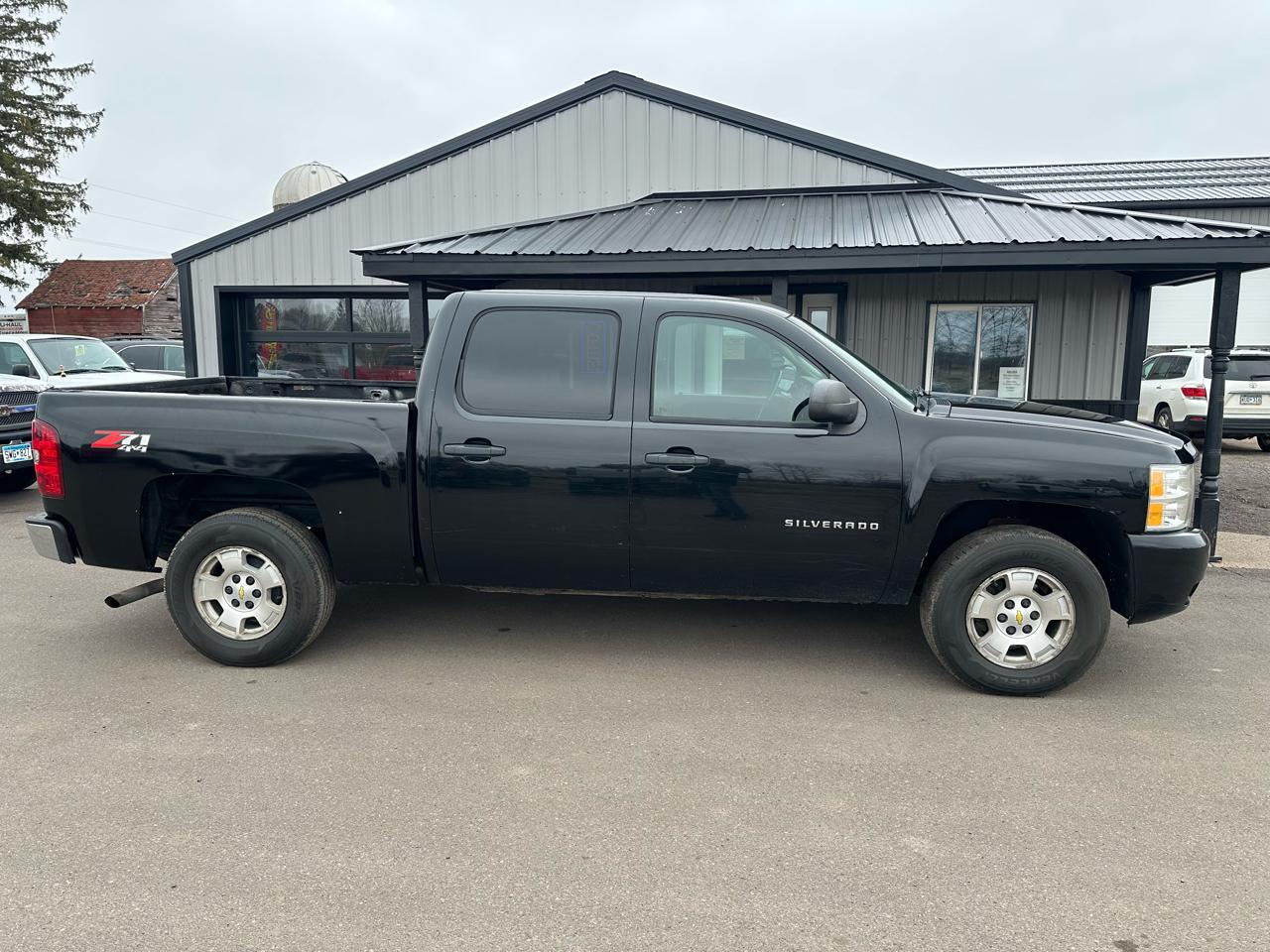 Chevrolet Silverado 1500 4WD Crew Cab 143.5" LT 2011