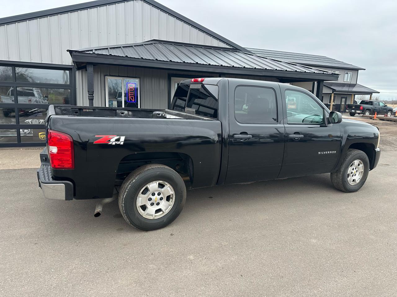Chevrolet Silverado 1500 4WD Crew Cab 143.5" LT 2011