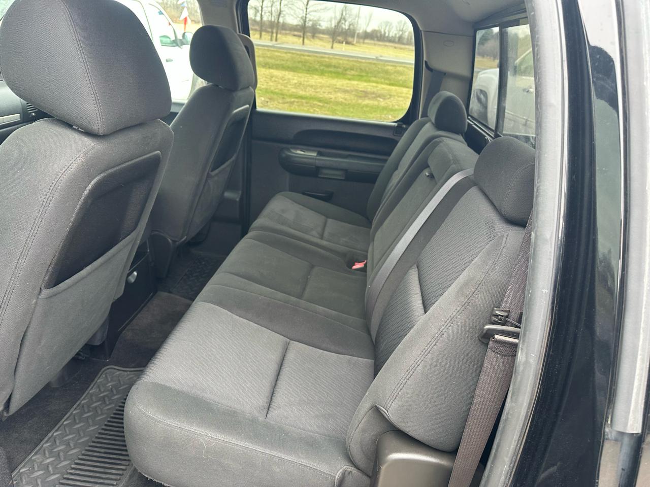 Chevrolet Silverado 1500 4WD Crew Cab 143.5" LT 2011
