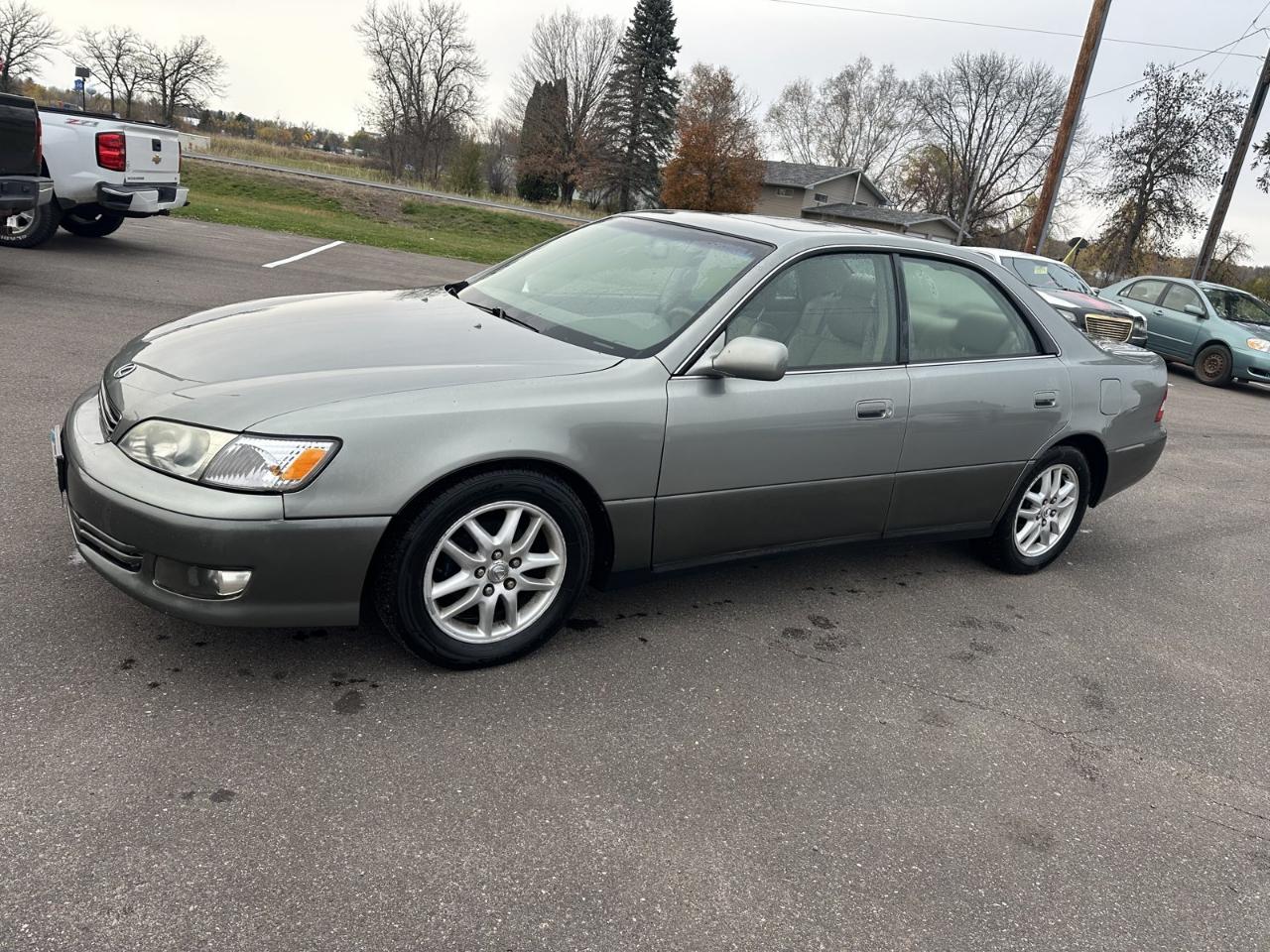 Lexus ES 300 4dr Sdn 2001