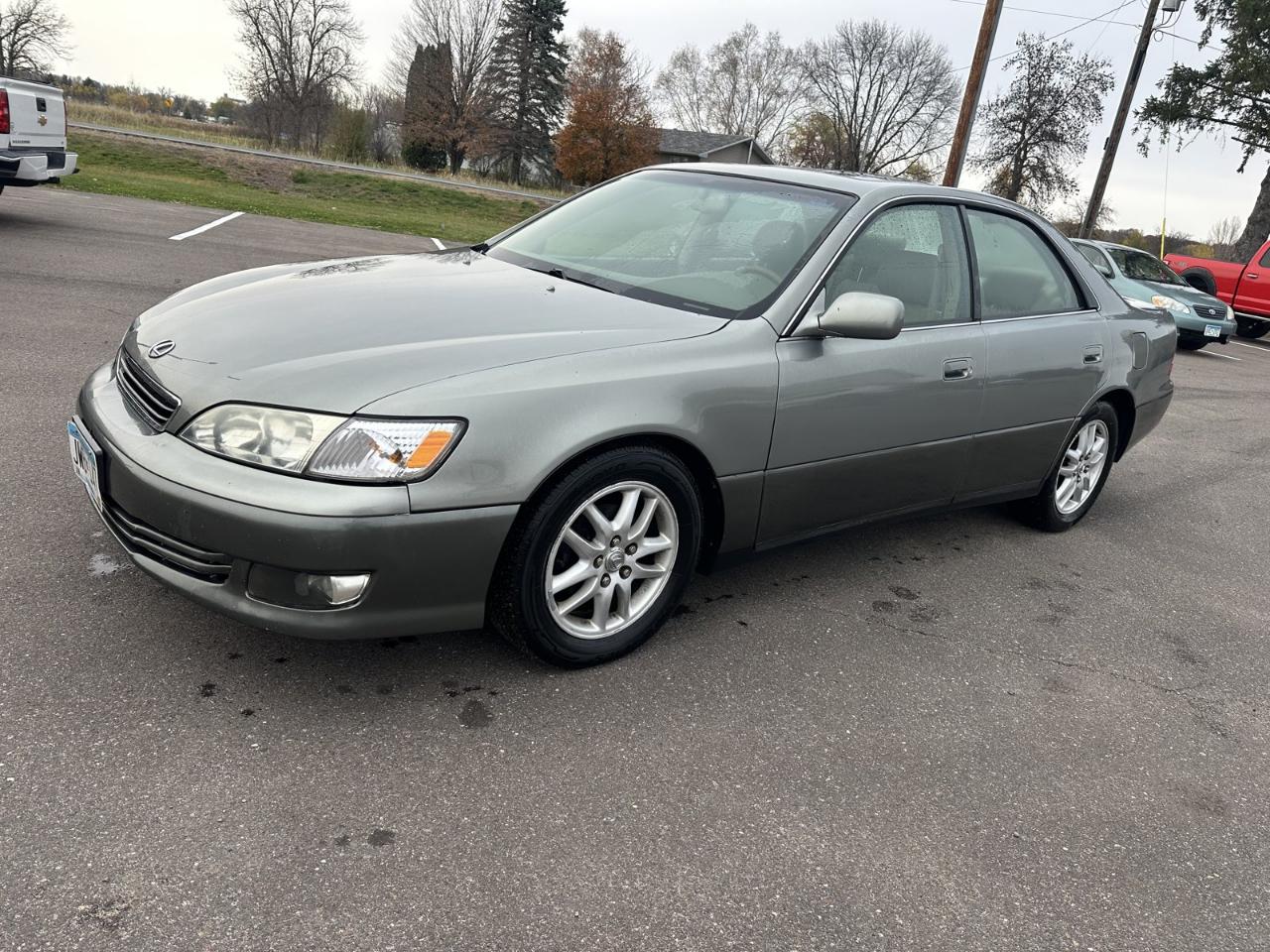 Lexus ES 300 4dr Sdn 2001