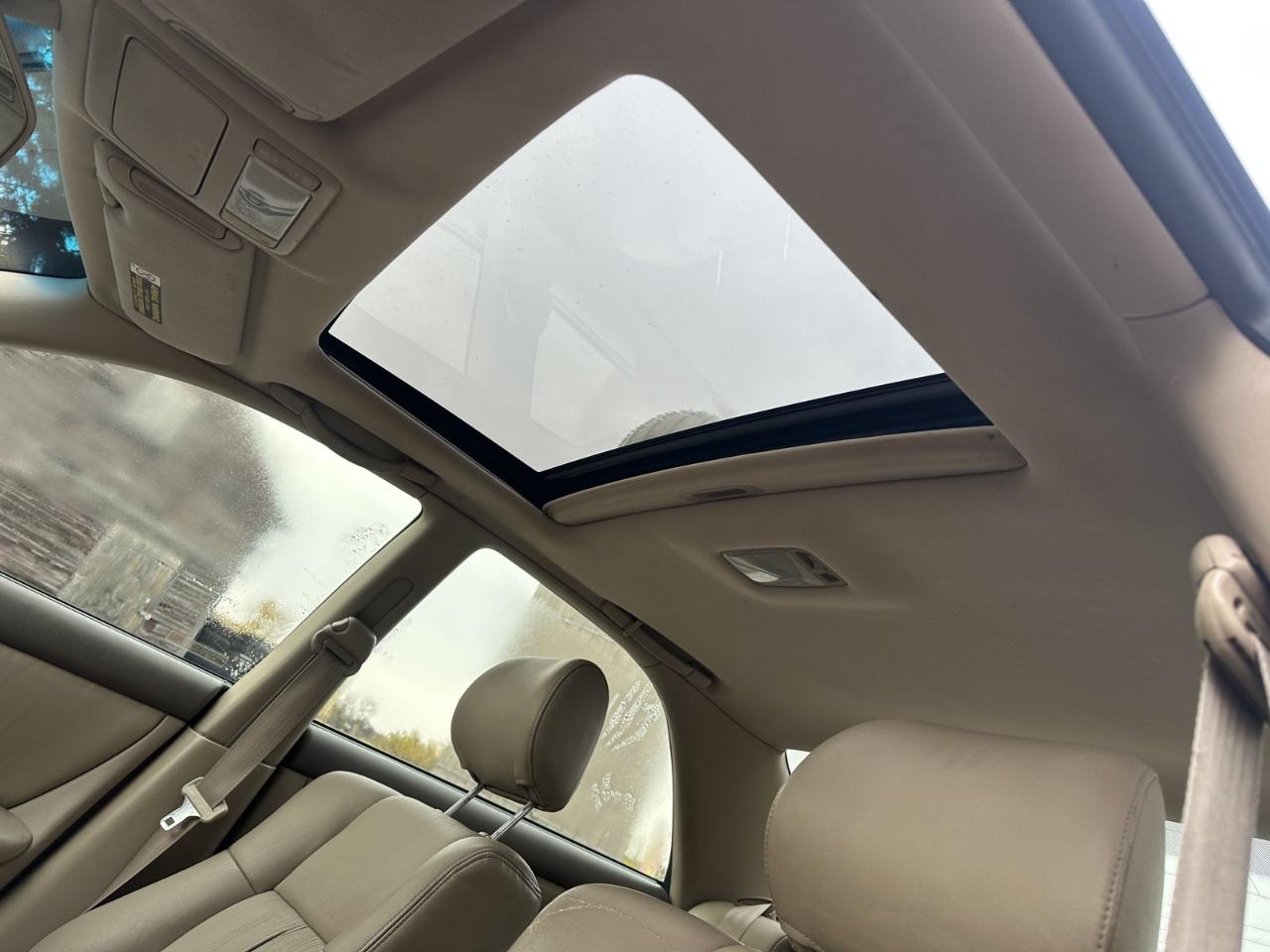 Lexus ES 300 4dr Sdn 2001