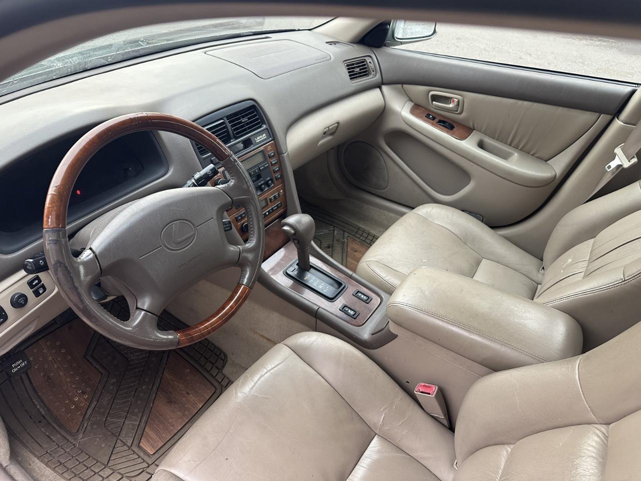 Lexus ES 300 4dr Sdn 2001