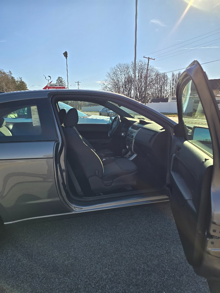 Ford Focus SE Coupe 2010