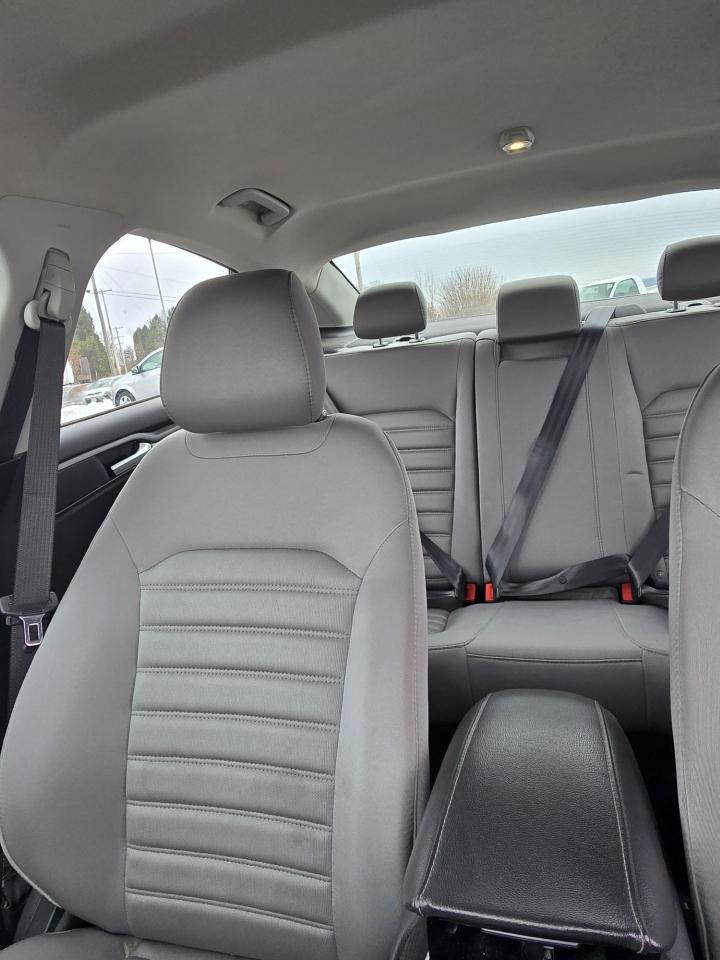 Ford Fusion 4dr Sdn I4 S FWD 2015