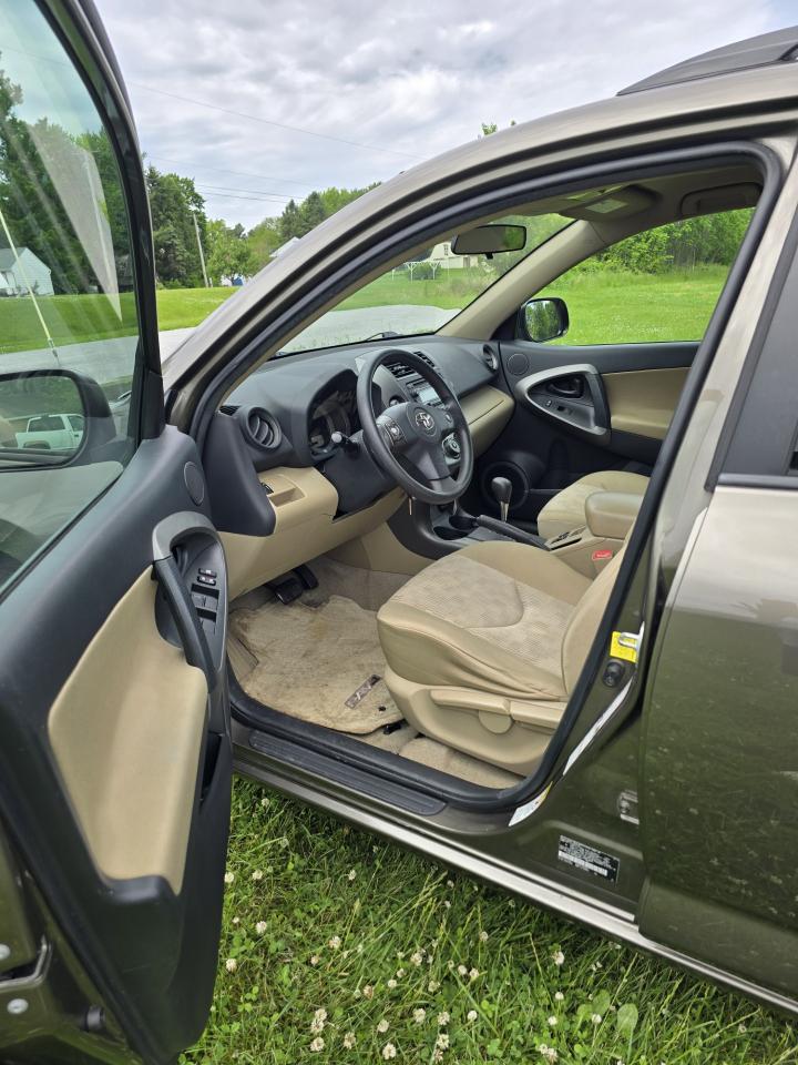 Toyota RAV4  2012