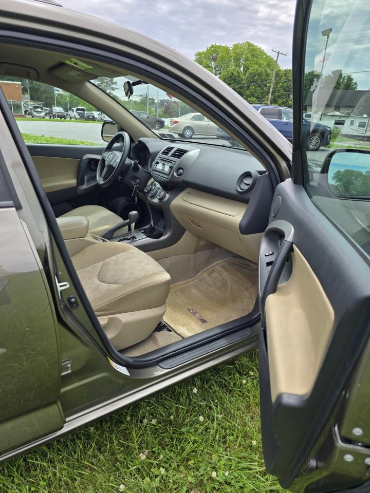 Toyota RAV4  2012