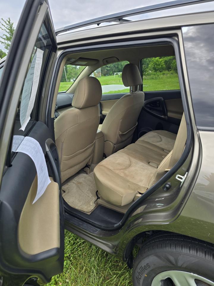 Toyota RAV4  2012