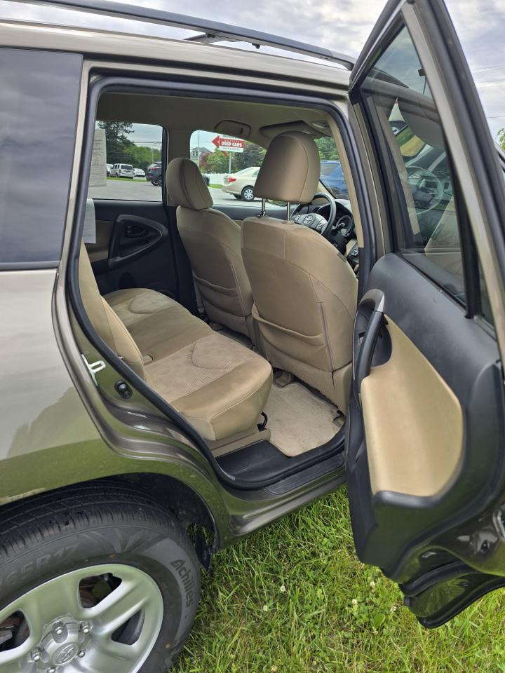 Toyota RAV4  2012