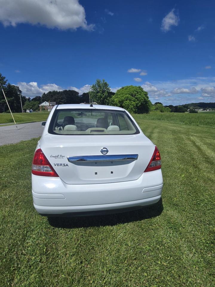 Nissan Versa 4dr Sdn I4 Auto 1.8 SL 2009