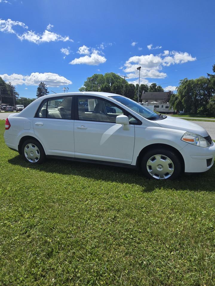 Nissan Versa 4dr Sdn I4 Auto 1.8 SL 2009
