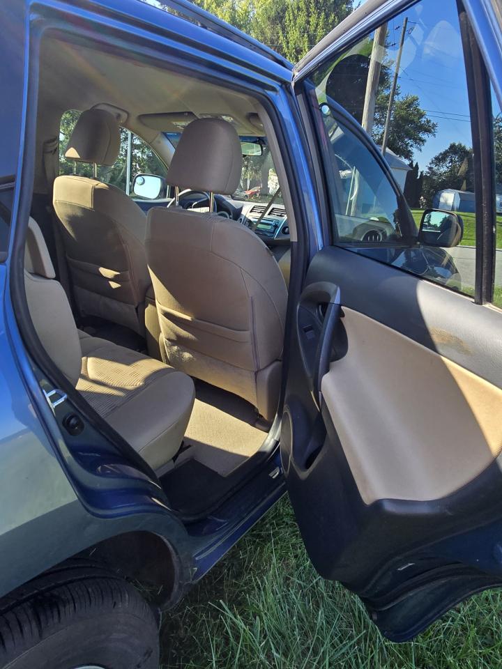 Toyota RAV4  2012